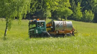 graue Reinigungsmaschine von Kleinbruckner Transporte