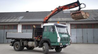 LKW mit Kran von Kleinbruckner Transporte