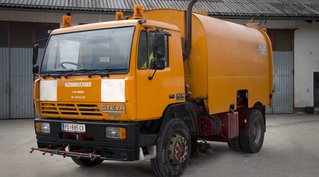 Straßenreiniger-LKW von Kleinbruckner Transporte