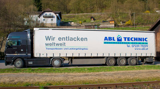 LKW von Kleinbruckner Transporte, von rechts